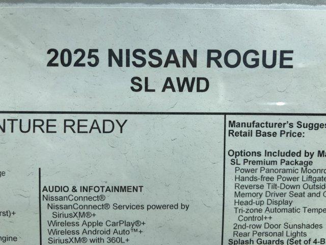 Photo of 2025 Everest White Pearl/Super Black Nissan Rogue