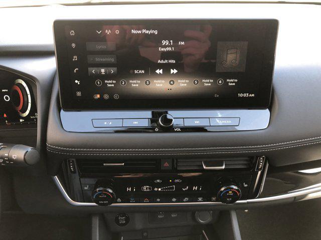 Photo of 2025 Everest White Pearl/Super Black Nissan Rogue
