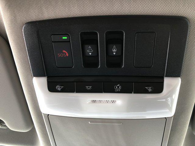 Photo of 2025 Everest White Pearl/Super Black Nissan Rogue