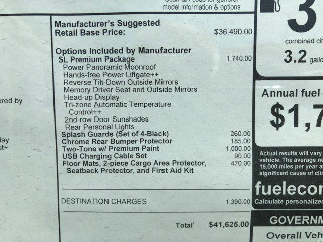 Photo of 2025 Everest White Pearl/Super Black Nissan Rogue