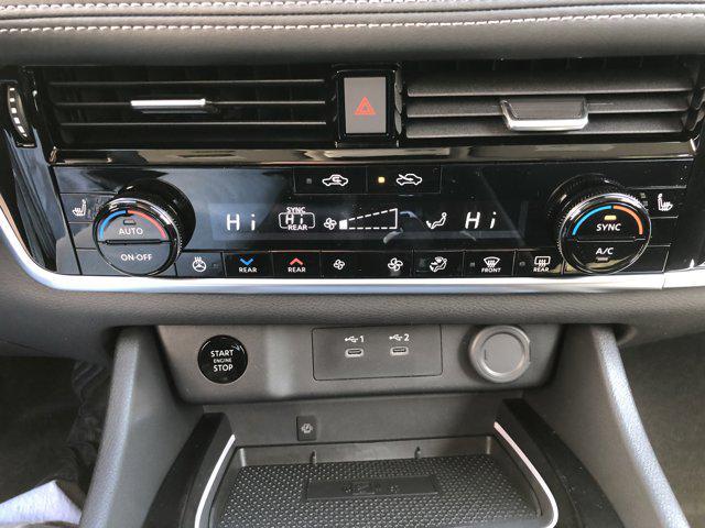 Photo of 2025 Everest White Pearl/Super Black Nissan Rogue