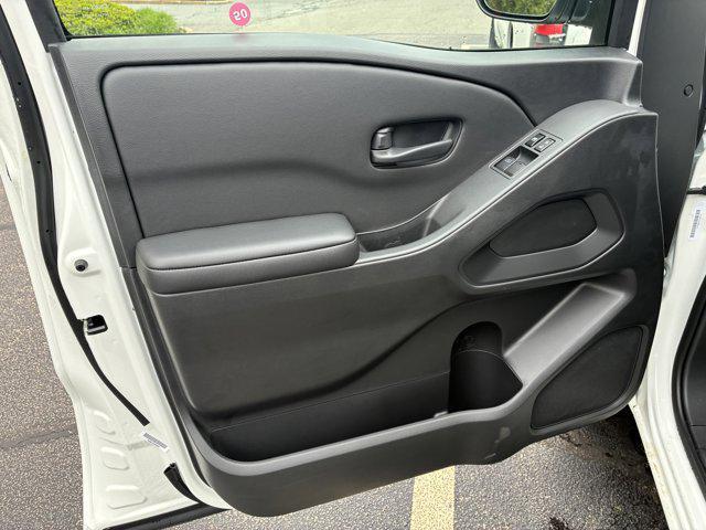 Photo of 2025 Glacier White Nissan Frontier