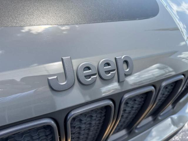 Photo of 2022 Sting Gray Clearcoat Jeep Renegade