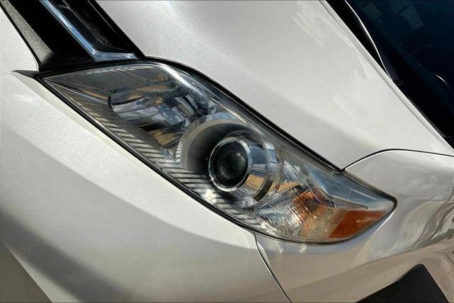 Photo of 2020 White Toyota Sienna