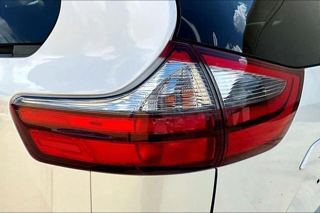 Photo of 2020 White Toyota Sienna
