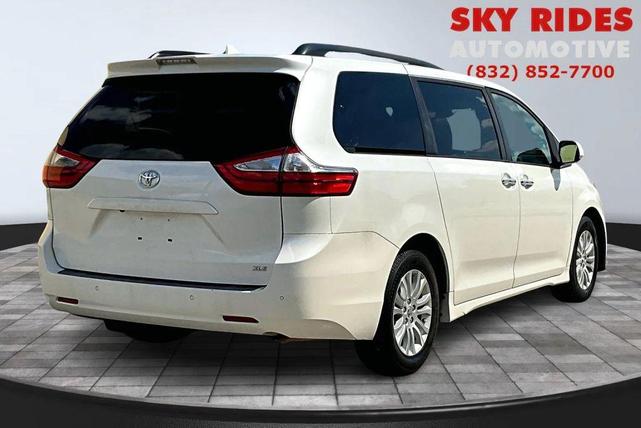 Photo of 2020 White Toyota Sienna