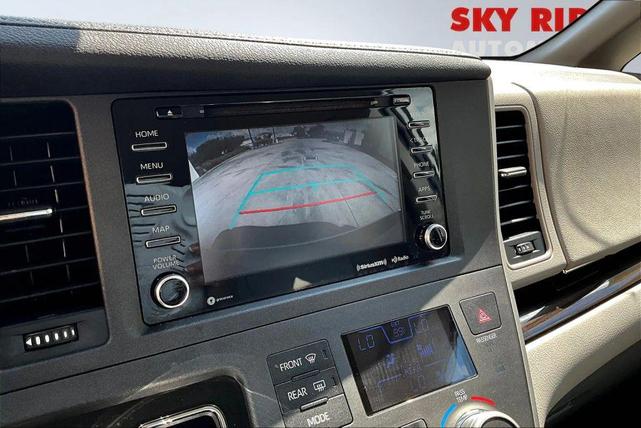Photo of 2020 White Toyota Sienna