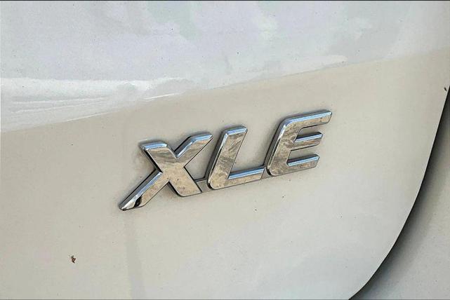 Photo of 2020 White Toyota Sienna