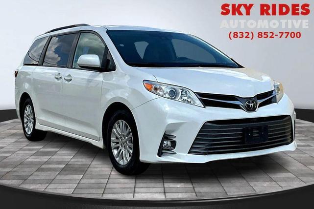 Photo of 2020 White Toyota Sienna