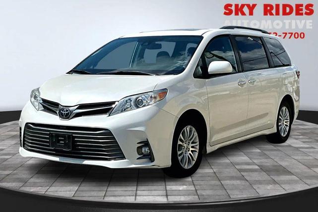 Photo of 2020 White Toyota Sienna