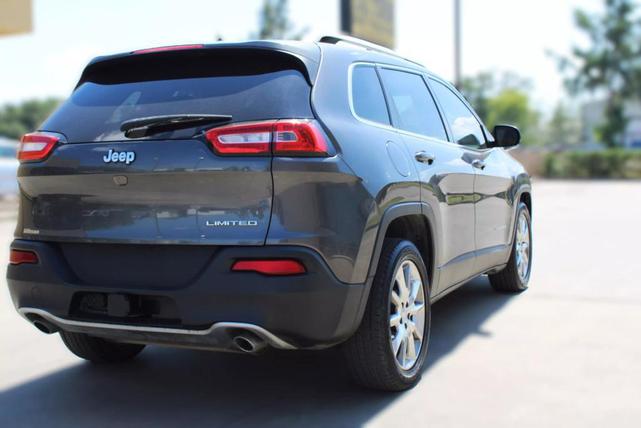 Photo of 2014 Granite Crystal Metallic Clearcoat Jeep Cherokee