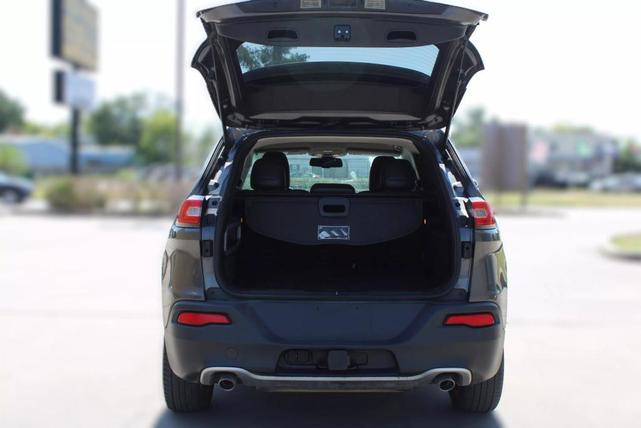 Photo of 2014 Granite Crystal Metallic Clearcoat Jeep Cherokee