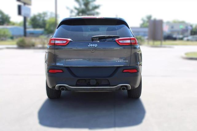Photo of 2014 Granite Crystal Metallic Clearcoat Jeep Cherokee
