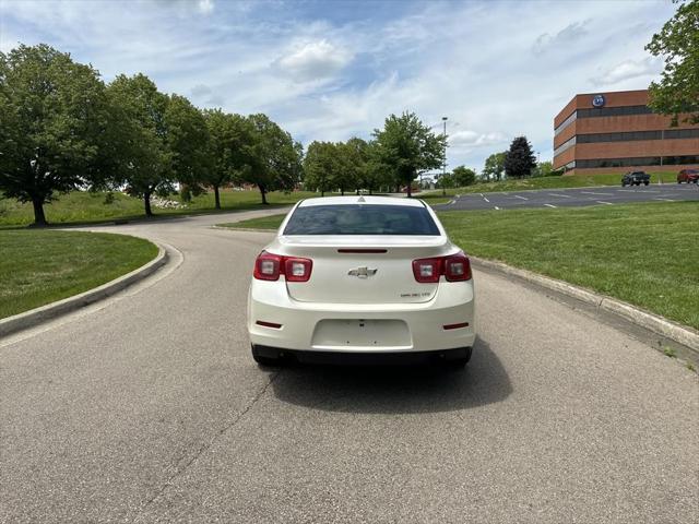 Photo of 2013 White Diamond Tricoat Chevrolet Malibu