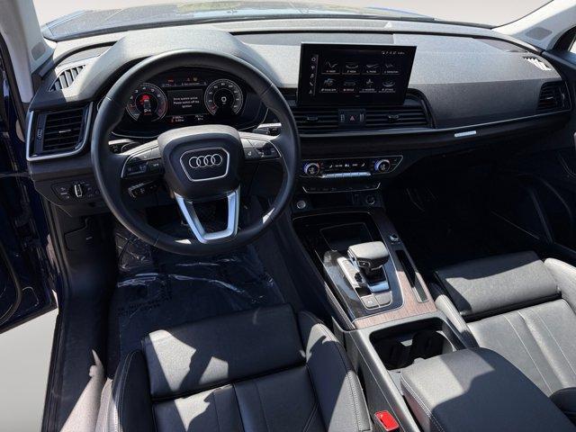 Photo of 2024 Navarra Blue Metallic Audi Q5