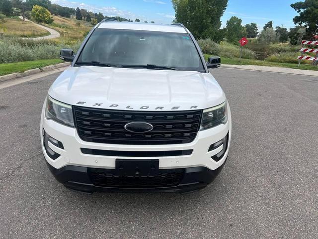 Photo of 2017 White Platinum Metallic Tri-Coat Ford Explorer