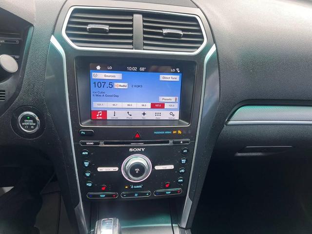 Photo of 2017 White Platinum Metallic Tri-Coat Ford Explorer