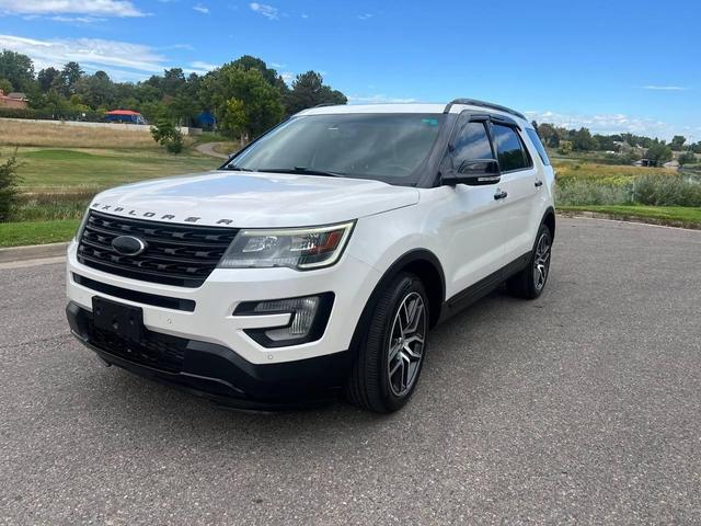 Photo of 2017 White Platinum Metallic Tri-Coat Ford Explorer