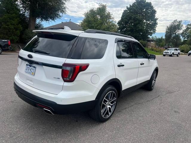 Photo of 2017 White Platinum Metallic Tri-Coat Ford Explorer