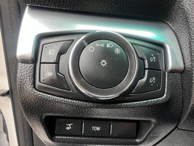 Photo of 2017 White Platinum Metallic Tri-Coat Ford Explorer