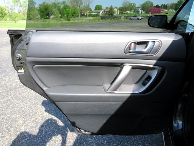 Photo of 2009 Diamond Gray / Quartz Silver Metallic Subaru Outback