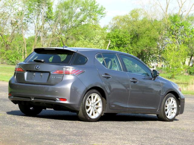 Photo of 2013 Gray Lexus CT 200h