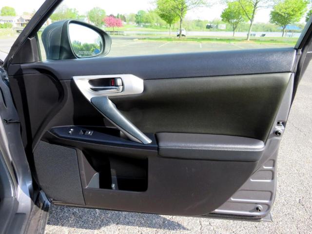 Photo of 2013 Gray Lexus CT 200h