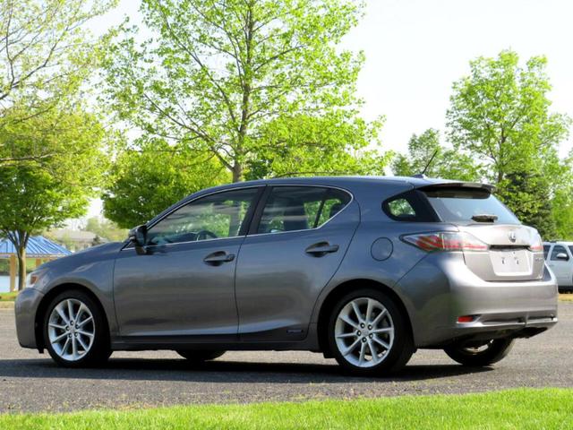 Photo of 2013 Gray Lexus CT 200h