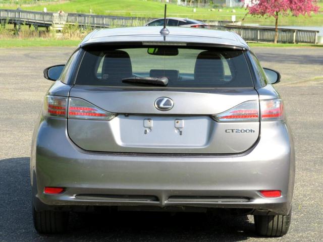 Photo of 2013 Gray Lexus CT 200h
