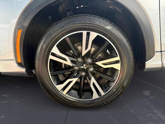 Photo of 2023 Gray Mitsubishi Eclipse Cross