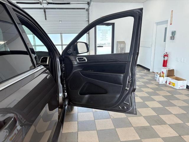 Photo of 2021 Gray Jeep Grand Cherokee