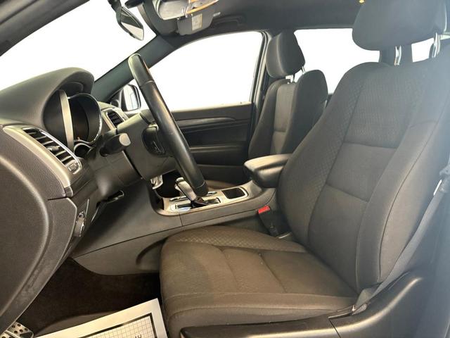 Photo of 2021 Gray Jeep Grand Cherokee
