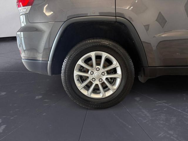 Photo of 2021 Gray Jeep Grand Cherokee