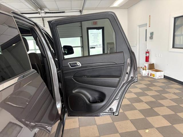 Photo of 2021 Gray Jeep Grand Cherokee