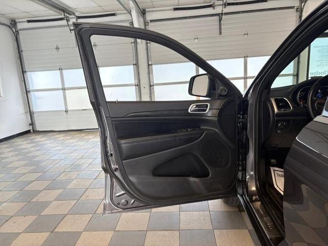 Photo of 2021 Gray Jeep Grand Cherokee