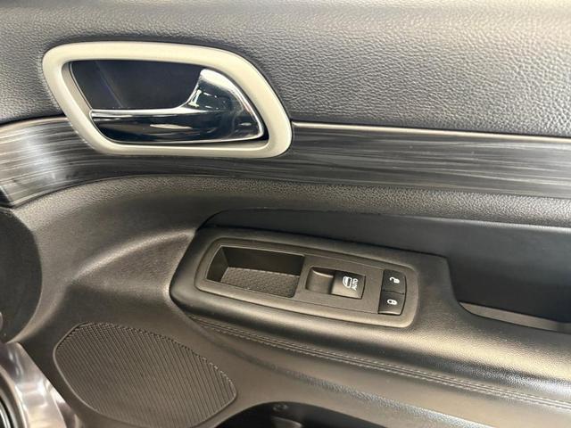 Photo of 2021 Gray Jeep Grand Cherokee