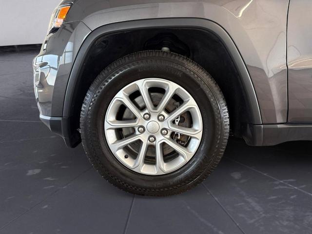 Photo of 2021 Gray Jeep Grand Cherokee