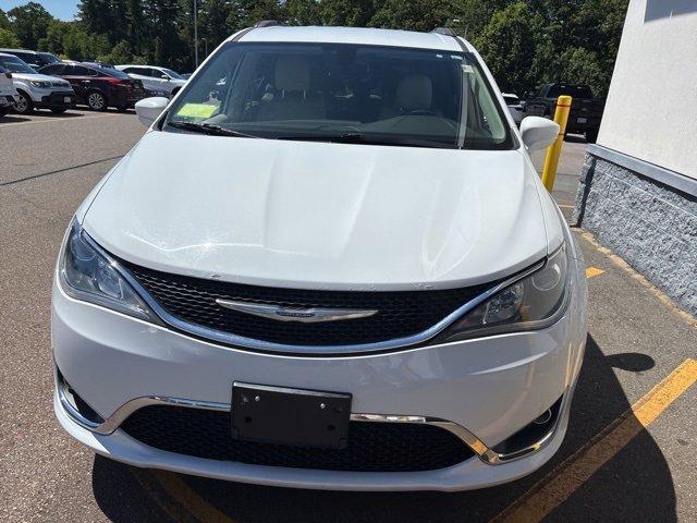 Photo of 2017 White Chrysler Pacifica
