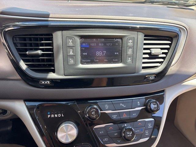 Photo of 2017 White Chrysler Pacifica