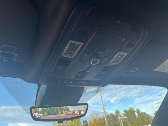 Photo of 2025 White Frost Tricoat GMC Yukon