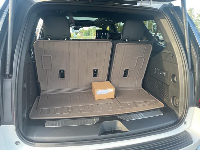Photo of 2025 White Frost Tricoat GMC Yukon