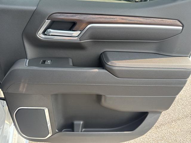 Photo of 2025 Summit White GMC Sierra 1500