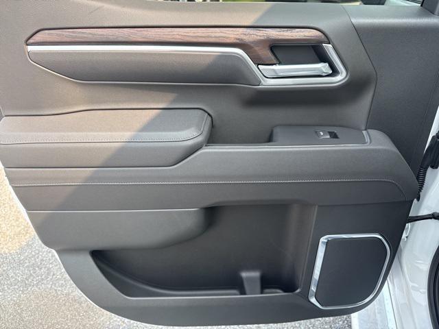 Photo of 2025 Summit White GMC Sierra 1500