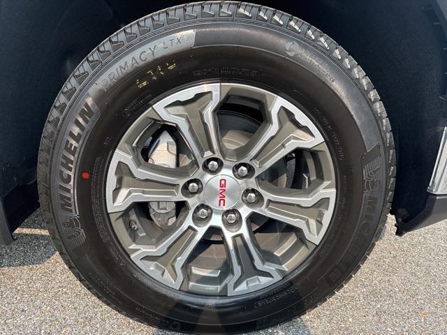Photo of 2025 Summit White GMC Sierra 1500