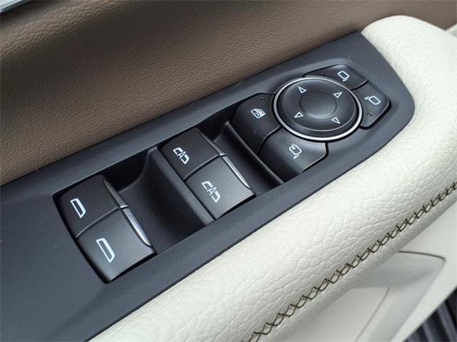 Photo of 2025 White Frost Tricoat GMC Yukon