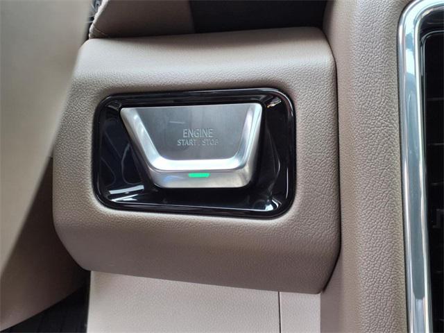 Photo of 2025 White Frost Tricoat GMC Yukon