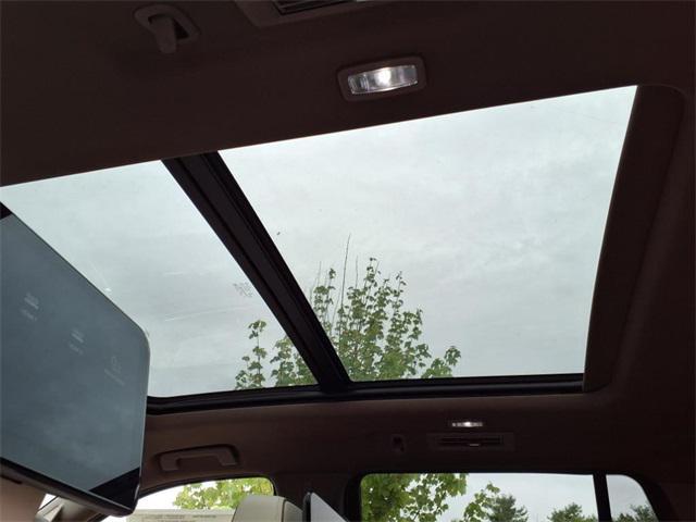 Photo of 2025 White Frost Tricoat GMC Yukon