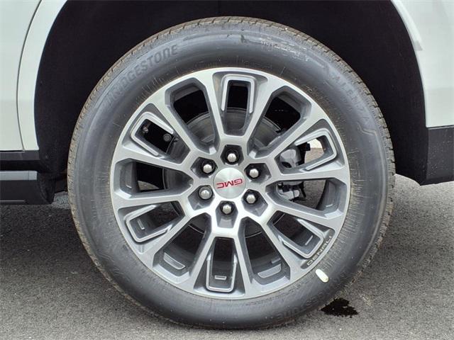 Photo of 2025 White Frost Tricoat GMC Yukon
