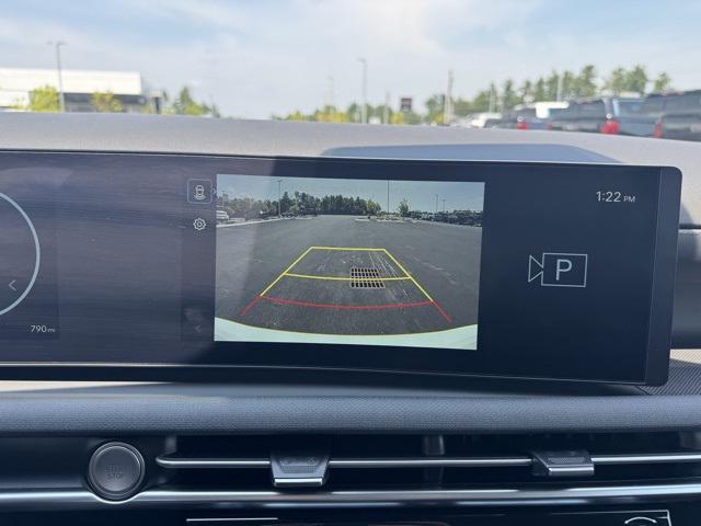 Photo of 2025 White Pearl Hyundai TUCSON