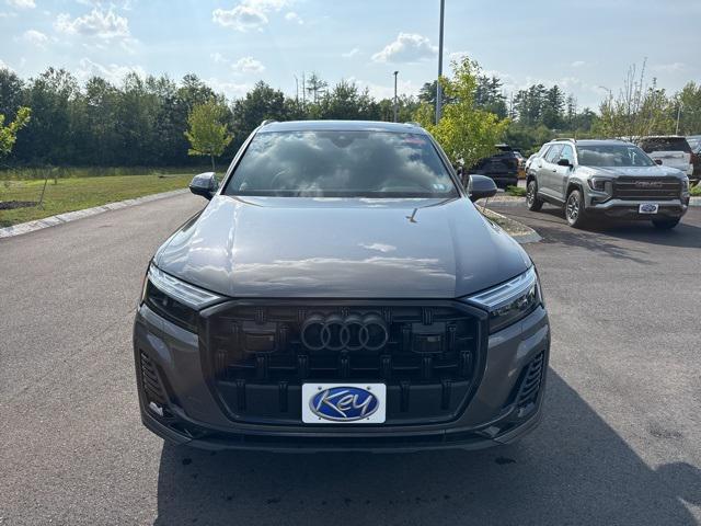 Photo of 2025 Gray Audi Q7